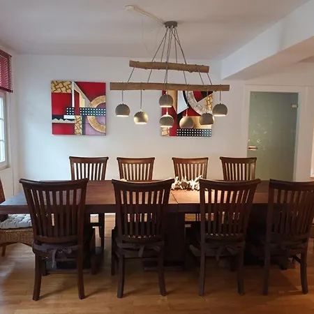 Family House Fur Bis Zu 10 Gasten Und 4 Separaten Schlafzimmern * 蒙绍