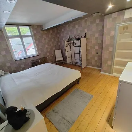 公寓 Family House Fur Bis Zu 10 Gasten Und 4 Separaten Schlafzimmern 蒙绍